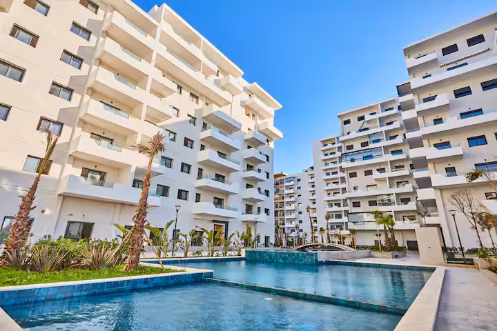 Interface Airbnb avec annonce Zenata